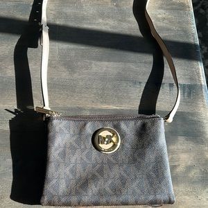 Michael Kors Lg Signature Double Pouch Crossbody Bag